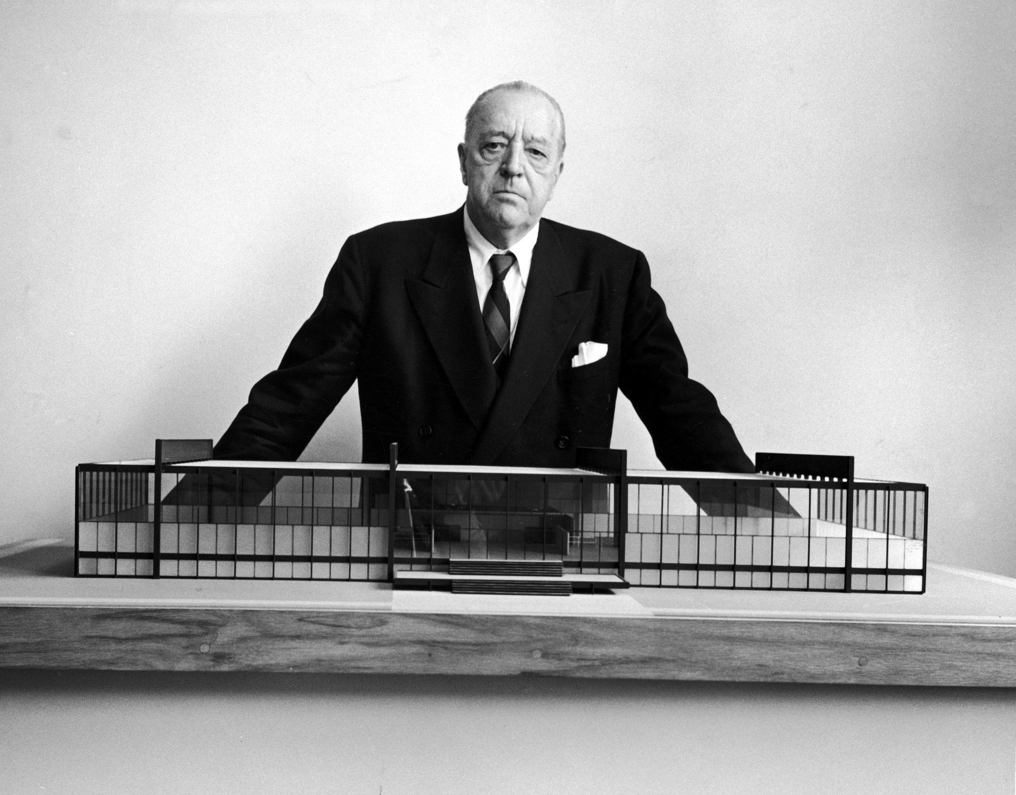 Kiến trúc sư  Mies Van de Rohe - người nâng tầm chủ nghĩ Minimalism
