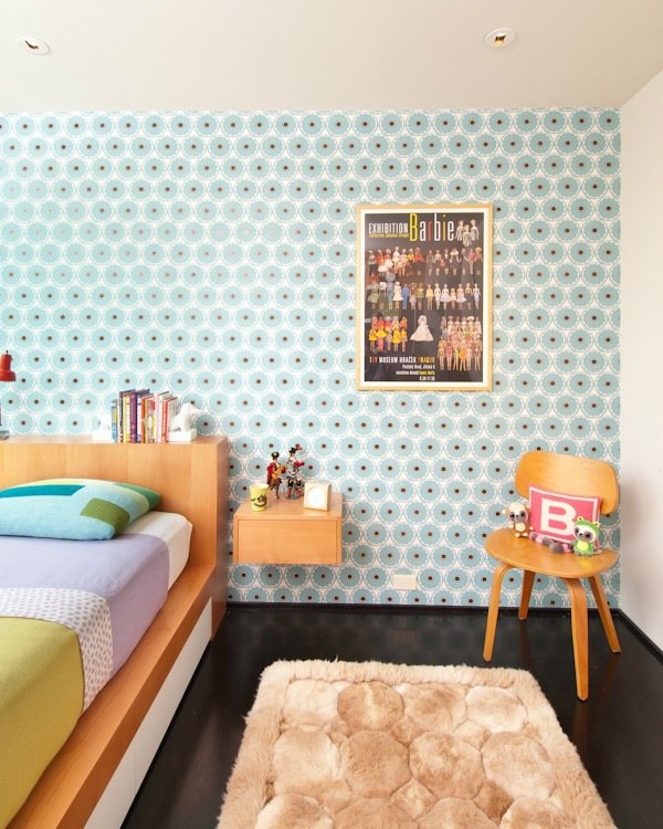 Căn phòng ngủ đơn giản nhưng nổi bật với màu sắc theo phong cách Retro
