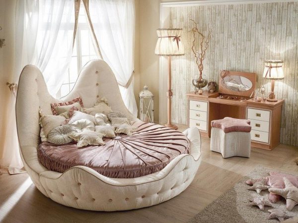 Giường tròn với gam màu hồng phấn cuốn hút
