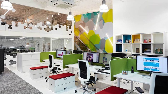 Kiểu thiết kế văn phòng nhỏ ưu tiên sử dụng màu sắc tươi sáng làm màu sơn tường