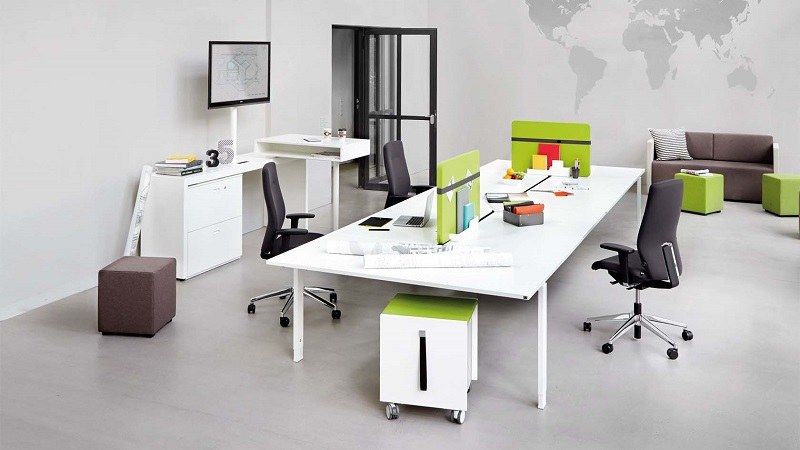 Mẫu văn phòng này thiết kế cực kỳ cuốn hút với toàn bộ bàn ghế làm việc sắp xếp gọn vào một không gian riêng