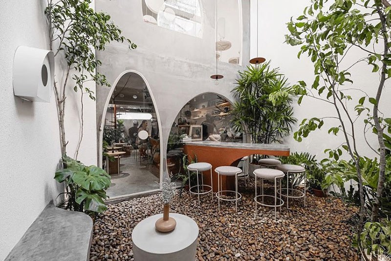 Phong cách thiết kế quán cafe sân vườn cải tạo từ nhà ở vừa tiết kiệm chi phí vừa tiết kiệm thời gian tiềm kiếm mặt bằng