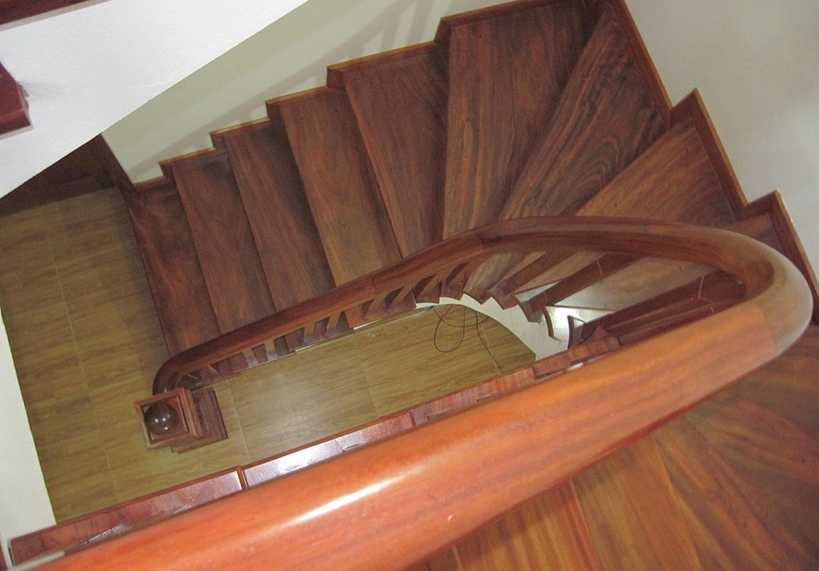 Cầu thang gỗ làm từ gỗ lim Nam Phi