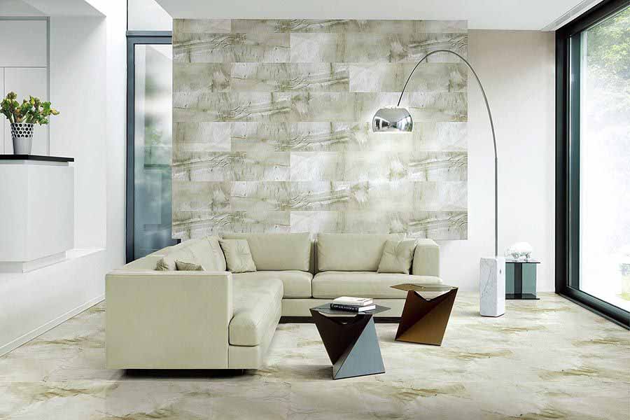 Gạch ốp tường và gạch lát nền cùng tông màu mang đến sự hài hòa cho không gian phòng khách