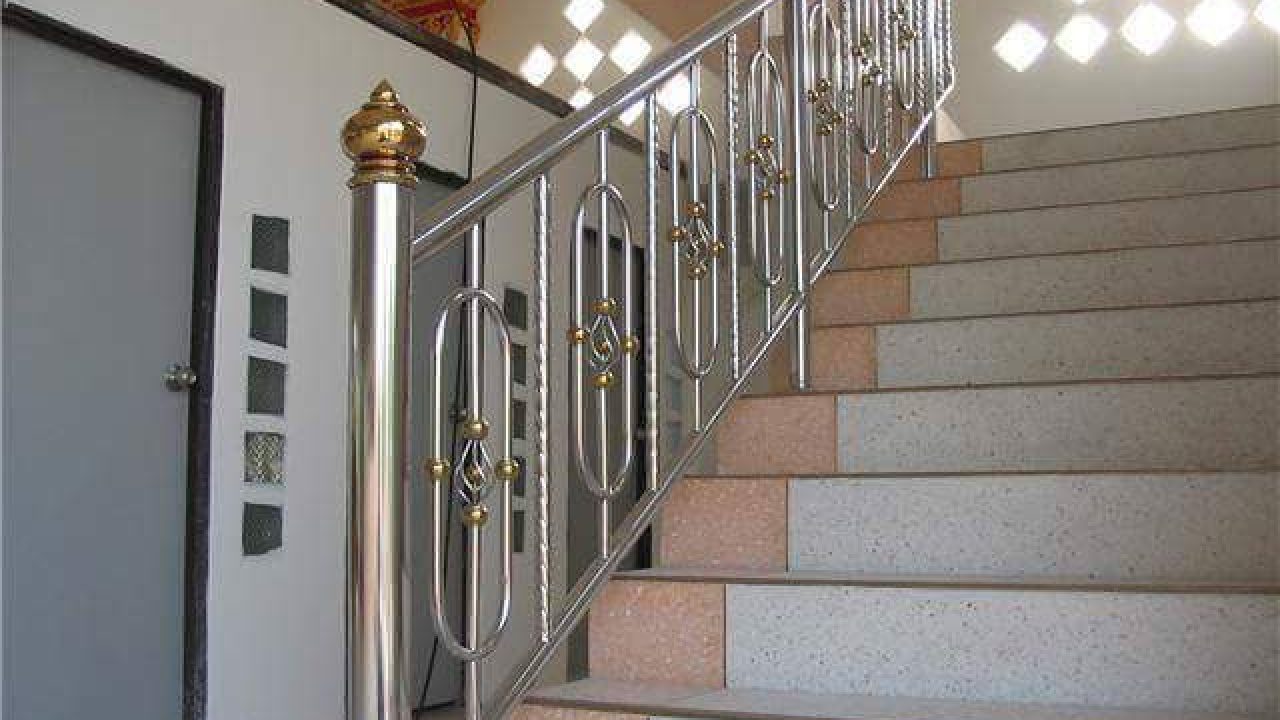 Trụ cầu thang inox giúp tăng tính thẩm mỹ cho ngôi nhà