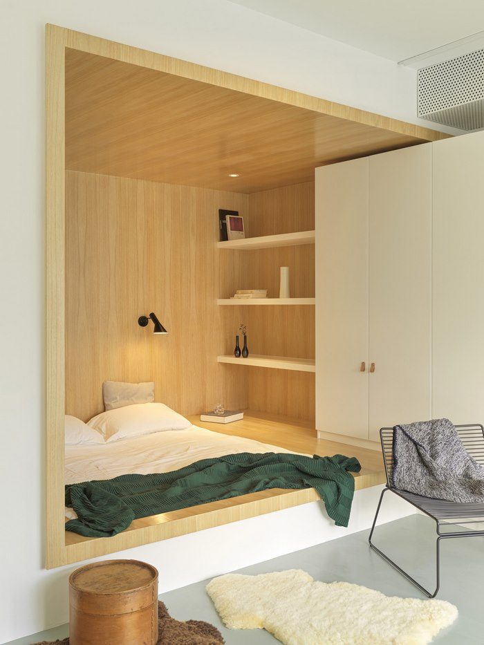 Phòng ngủ giường bệt có kiểu dáng đơn giản nên sẽ giá thành phải chăng