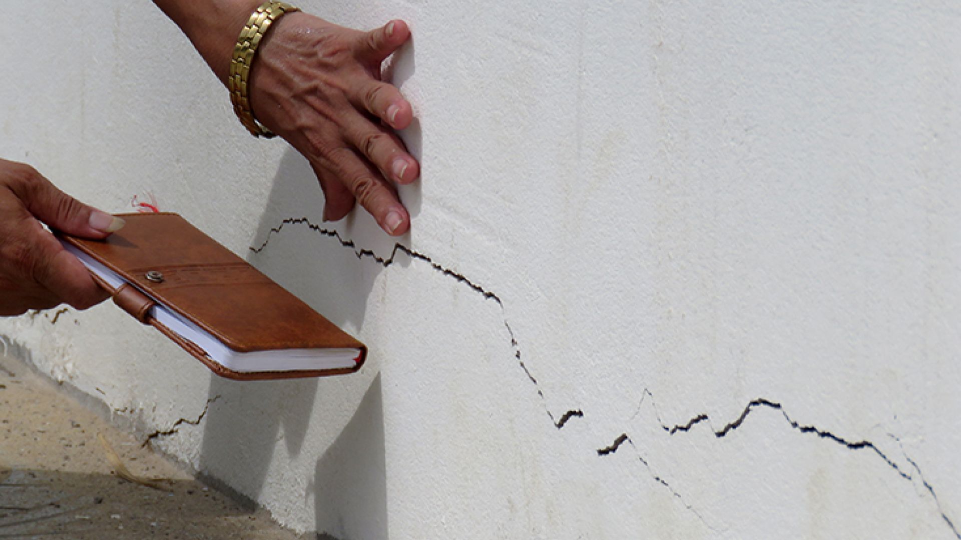 Chi phí dành cho việc chống thấm tường ngoài sẽ thấp hơn việc sửa chữa những hậu quả mà nó gây ra