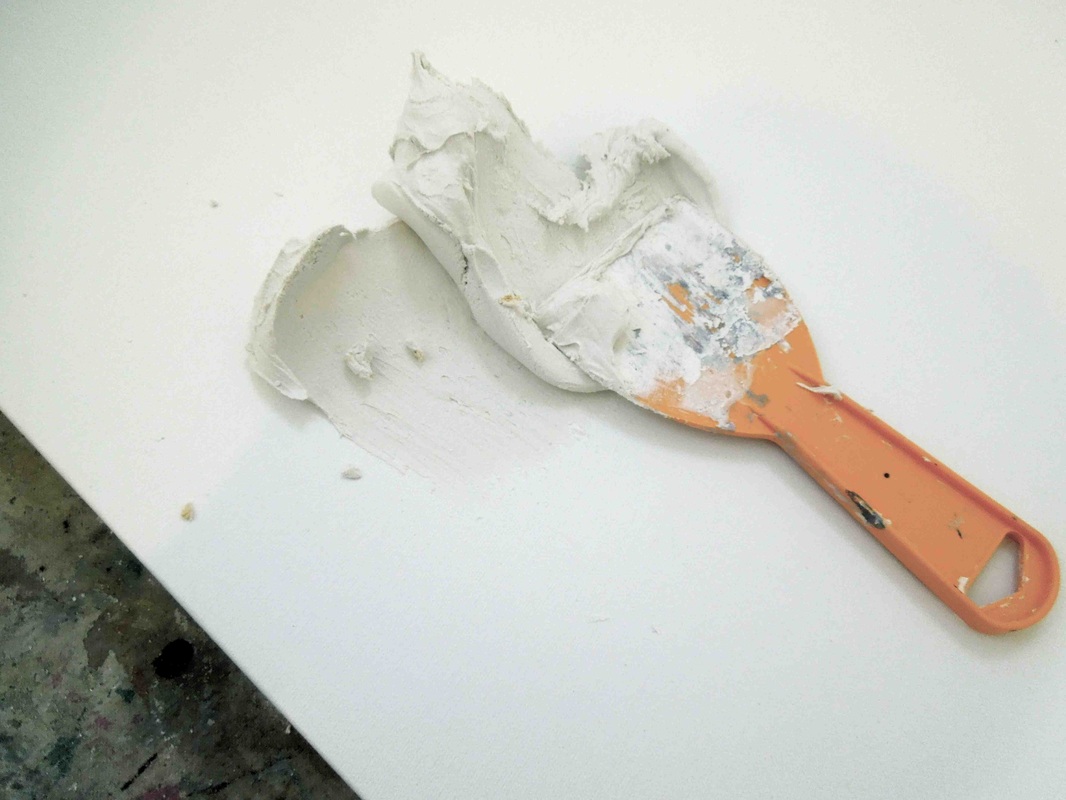 Quy luật để sơn nhà hiệu quả là sơn từ ngoài vào trong, từ trên xuống dưới và nên sơn ở khu vực khó trước rồi mới đến khu vực dễ