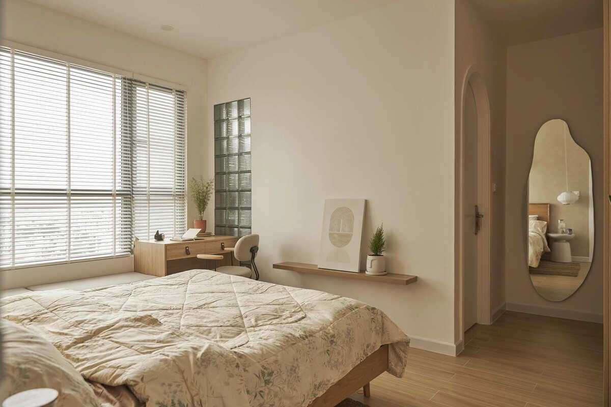 Phòng ngủ được thiết kế tạo nên một không gian yên bình để bạn có thể thư giãn sau một ngày dài