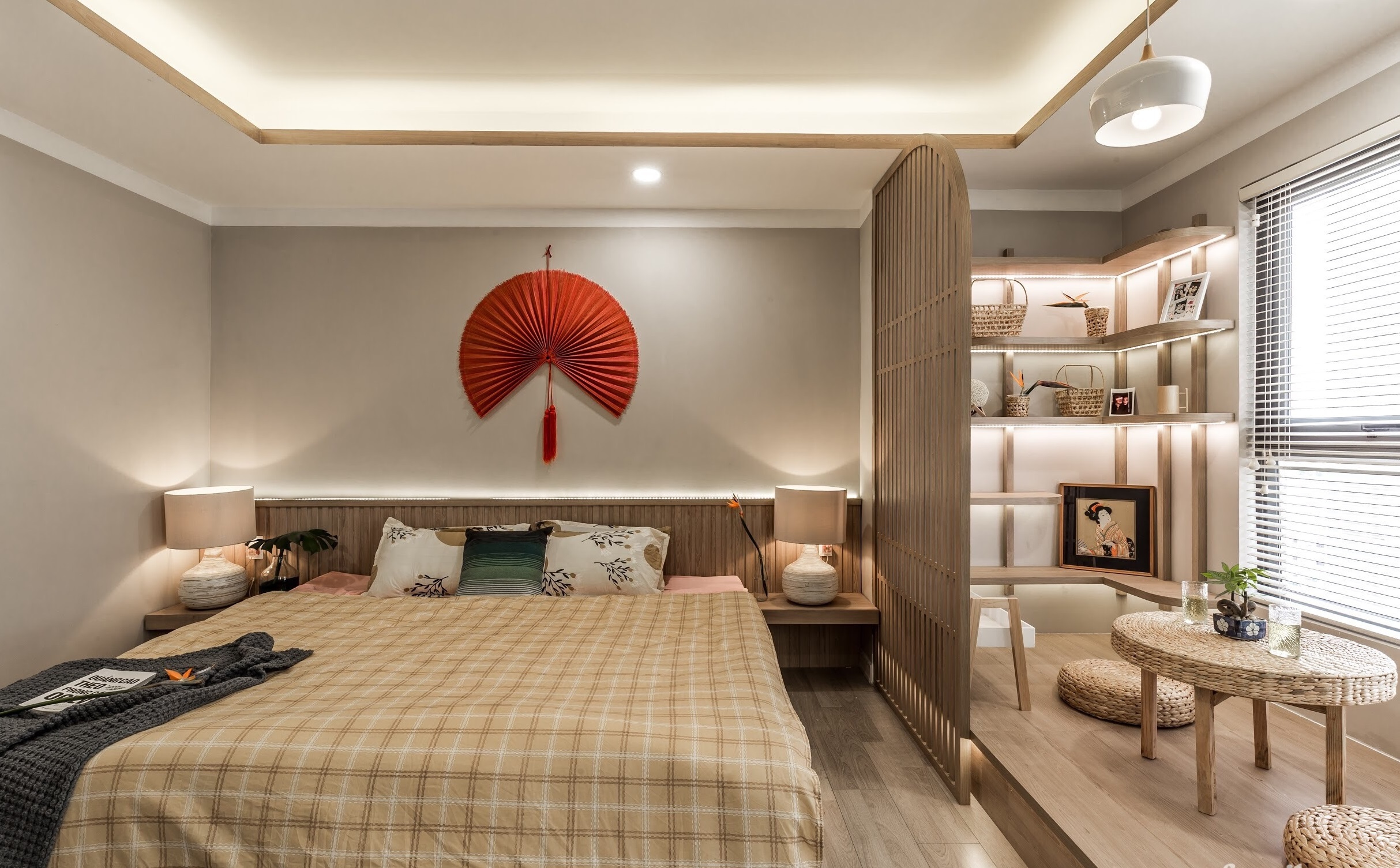 Thiết kế nội thất phòng ngủ chung cư 75m2 kết hợp bàn trà đàm đạo 