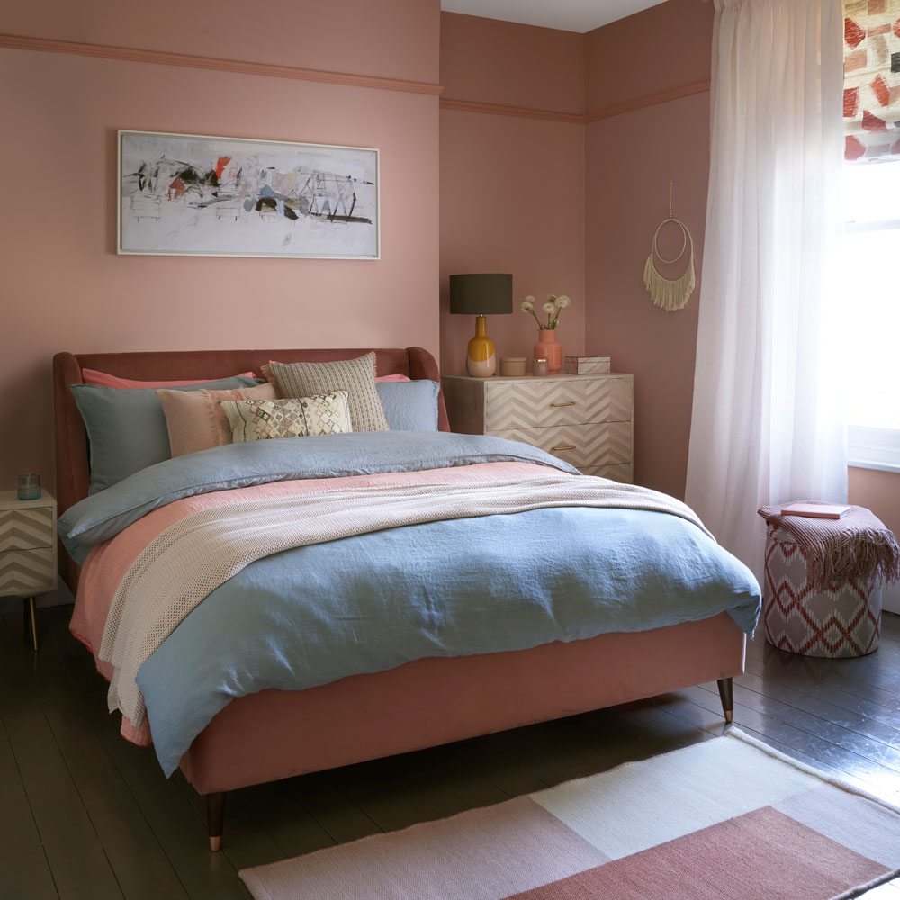 Phòng ngủ màu hồng đào đẹp nhẹ nhàng