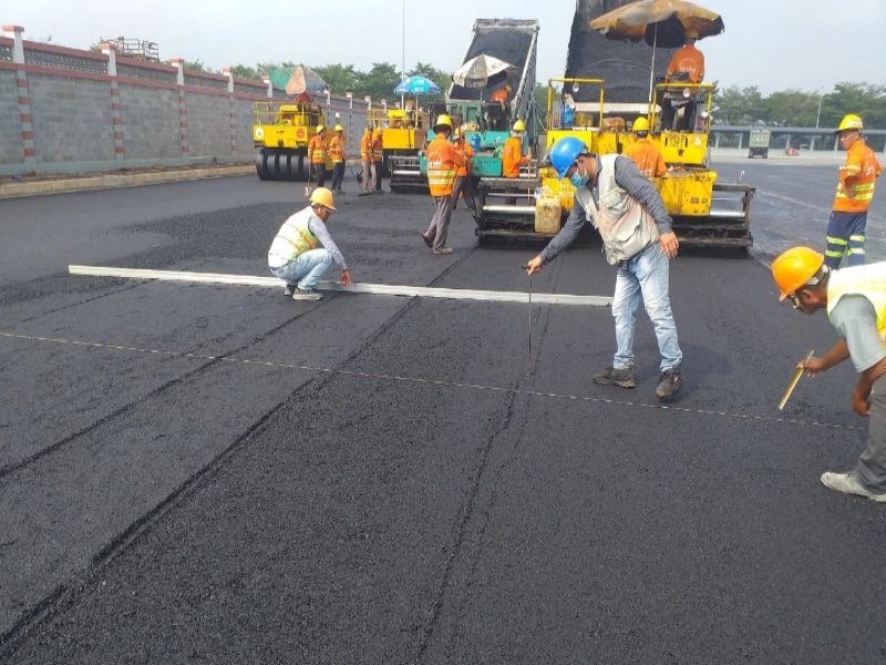 Các bước thi công đường giao thông - Rải bê tông nhựa