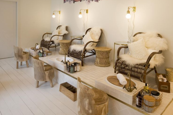 Ý tưởng thiết kế tiệm nail như spa nghỉ dưỡng đang cực kỳ thịnh hành