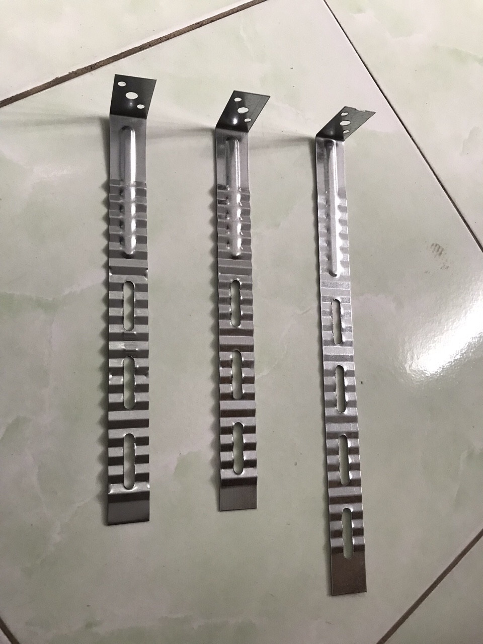 thép râu tường là gì