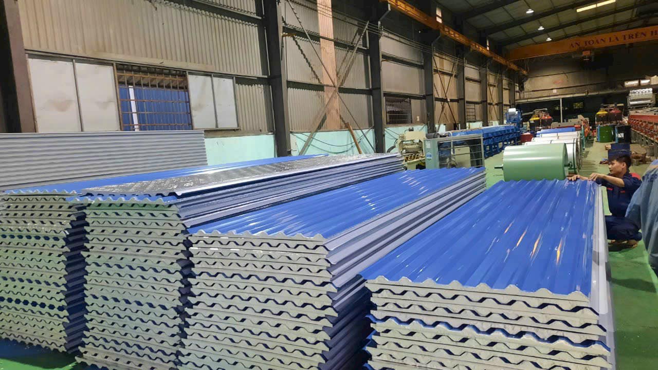 ứng dụng cách chống nóng cho nhà xưởng