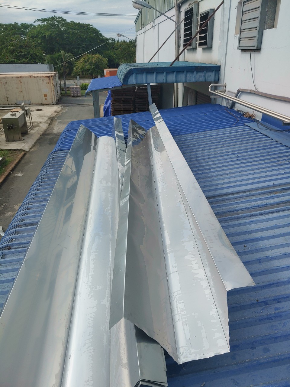 quy trình thi công máng xối nhà công nghiệp