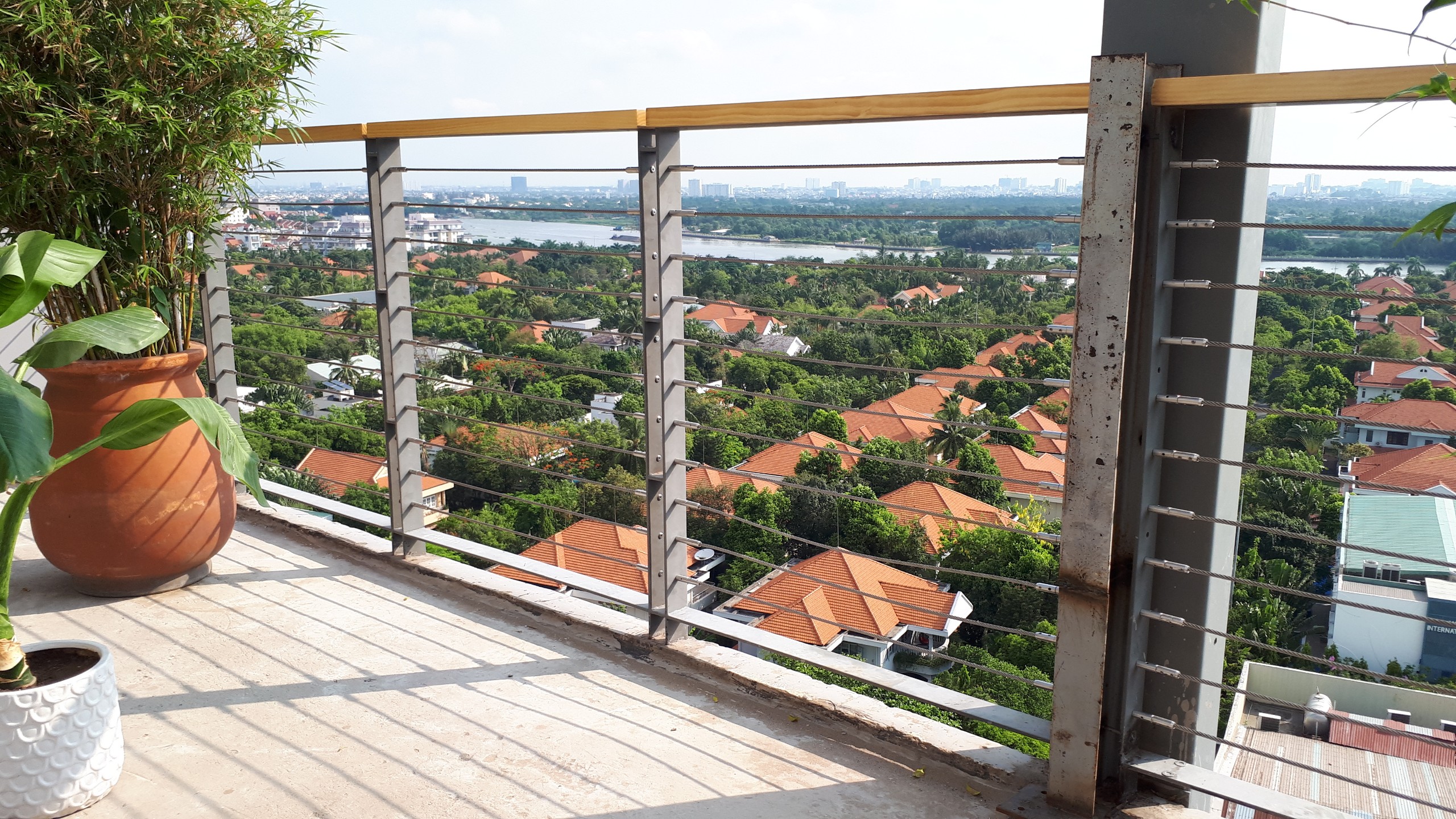 mẫu lan can sân thượng inox gương