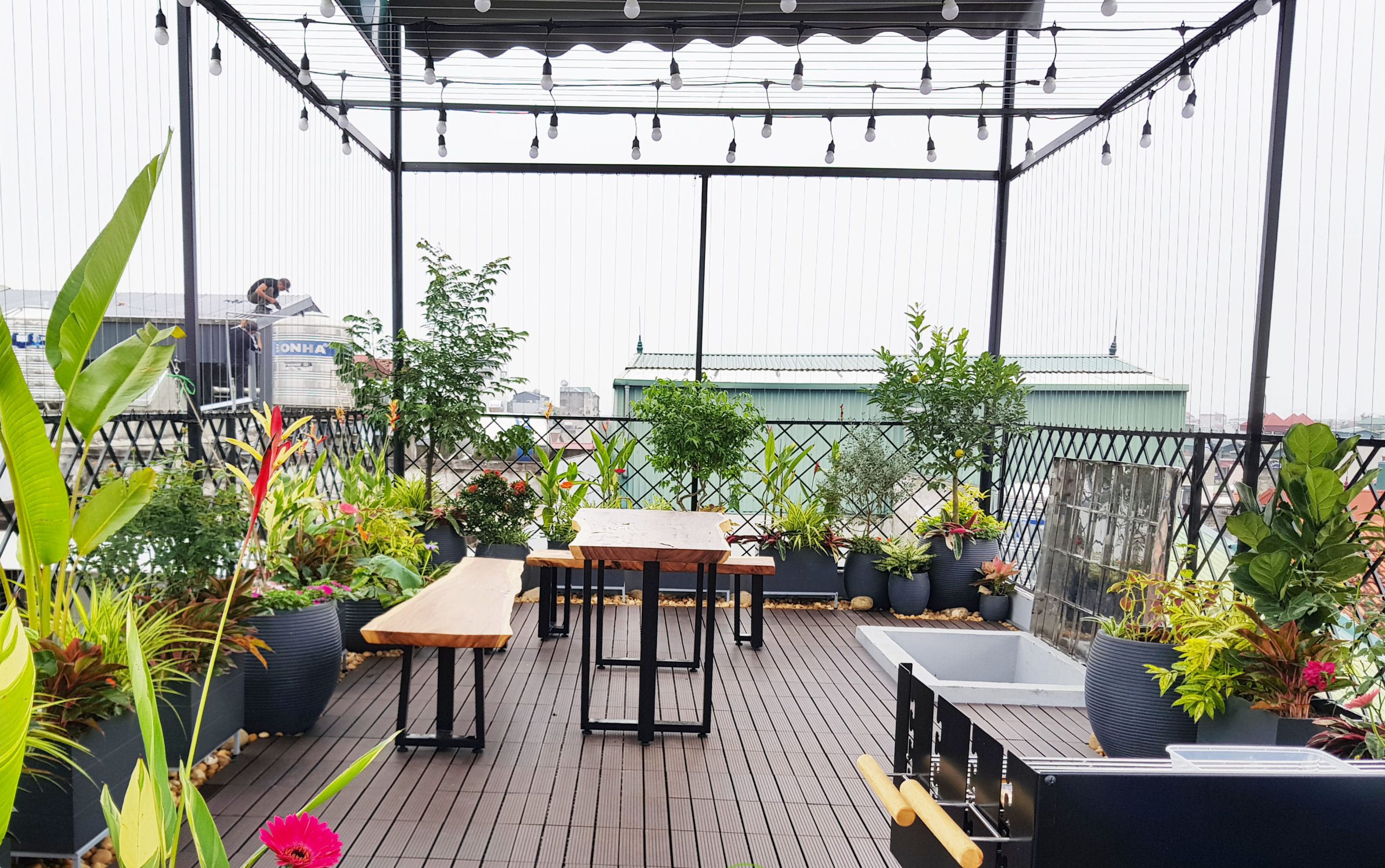 mẫu lan can sân thượng tích hợp đèn