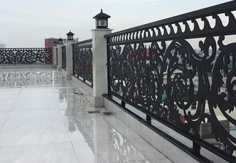 Lan can sân thượng kim loại