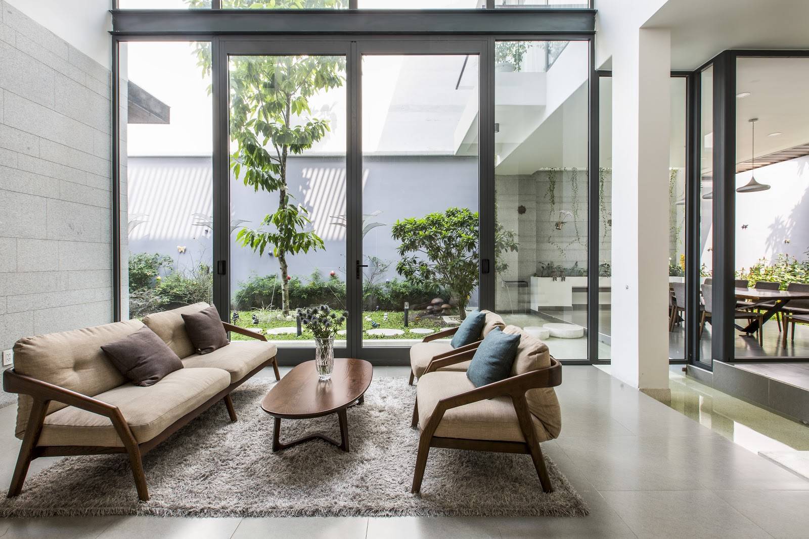 mẫu thiết kế sân vườn bên hông nhà đẹp