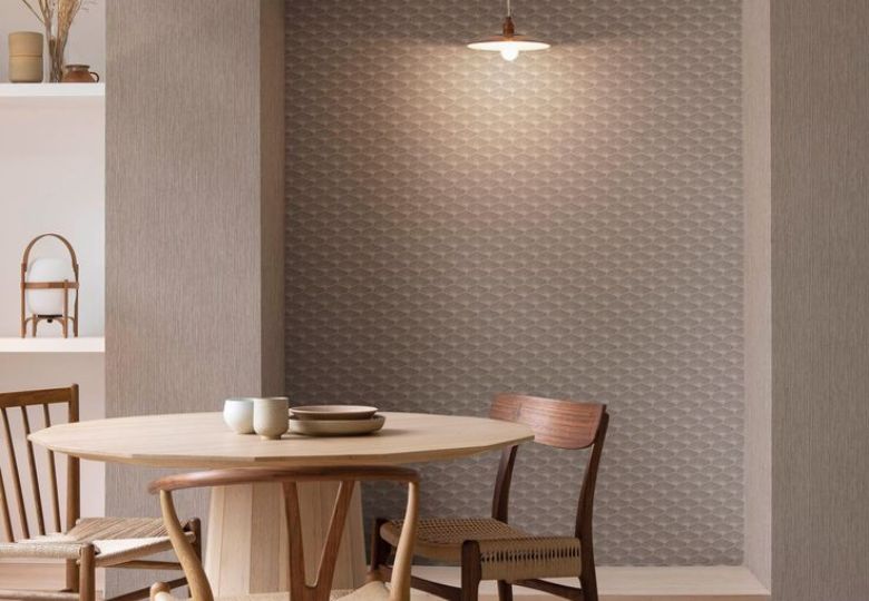 cách dán giấy lên tường không bị tróc sơn