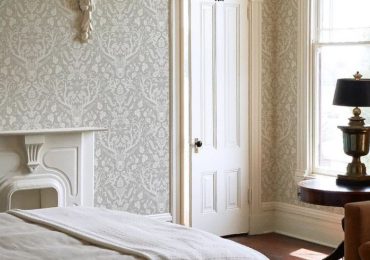 cách dán giấy lên tường không bị tróc sơn