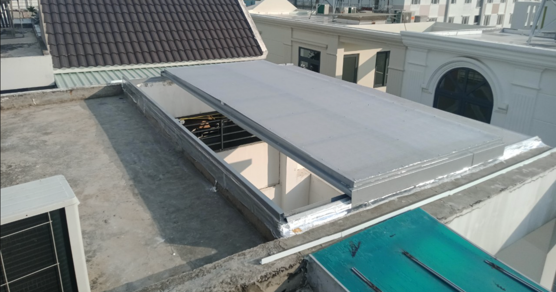 mái che giếng trời bằng tôn